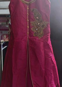 It's Gown With Golden Lehnga