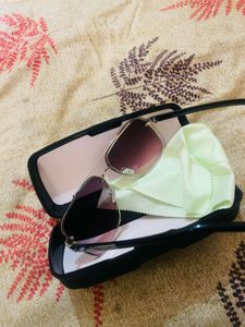 Stylish Aviator Sunglasses with Gradient Lenses
