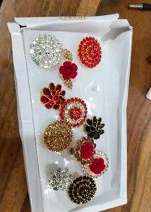 set of 12 Sparkling Brooch Rings