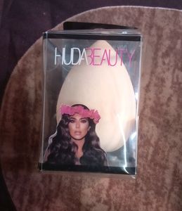 HUDA Beauty Blender ❣️