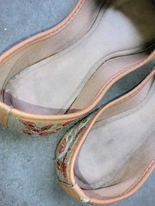 Embroidered Butterfly Juttis