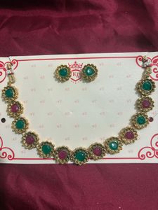 Red and green stone necklace with earrings