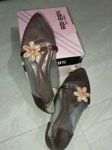 Girls And Ladies Belly ( Footwear).    Use Only 1