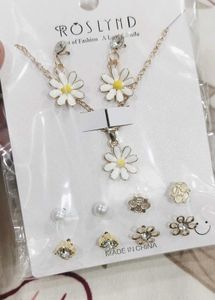 Daisy Flower pendant Set with 4 pairs of studs