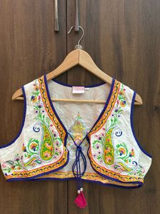 Sleeveless Tie-Up Short Shrug Blouse