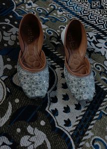 Embellished Juttis/Mojaris