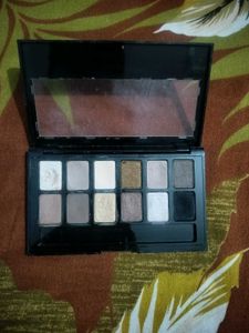 12-Shade Eyeshadow Palette