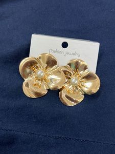 girl anti tarnish Gold Flower Pearl Stud Earings