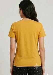 😊 T-Shirt with Goddess Print