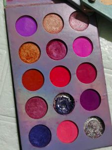 set of 2 Vibrant Eyeshadow Palettes