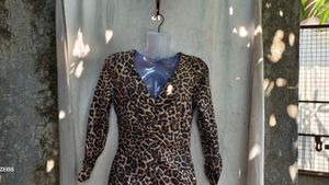 232510. Chic Leopard Print Ruched Mini Dress