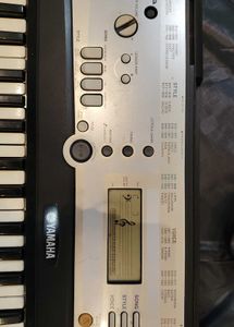 Yamaha YPT-200 Keyboard + FREE Adapter &amp; cover
