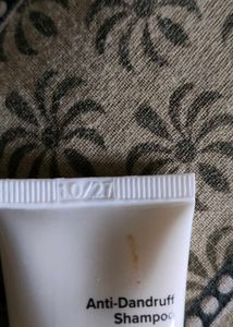 Minimalist Anti-Dandruff Shampoo