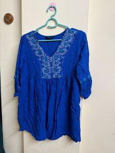 Blue Embroidered V-Neck Kurta