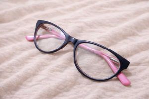 Cat-Eye Eyeglass Frame with Case