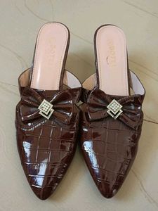 Chic Brown Croc Bow Mule Heels
