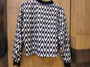 Black &amp; White Wavy Print Midi Skirt