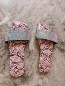 Fashionable Ladies Slippers