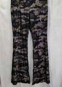 2629. Women's Camouflage Flare Pants