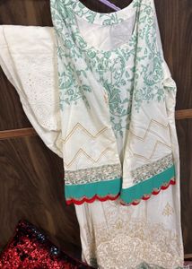 White &amp; Green Kurta Set(RAKHI SALE💫)