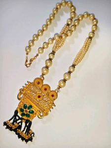 Exquisite Pearl &amp; Gold Pendant Necklace