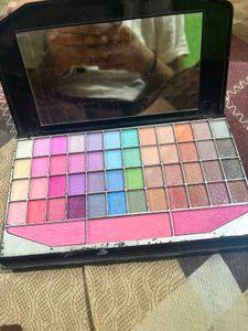 Colorful Eyeshadow &amp; Blush Palette
