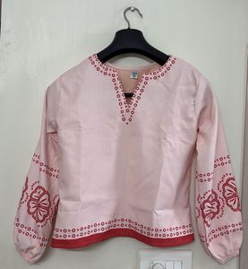 Topsaa crop top (brand new)