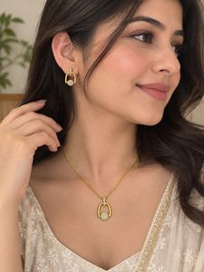 Anti tarnish jewellery chain pendant earrings set