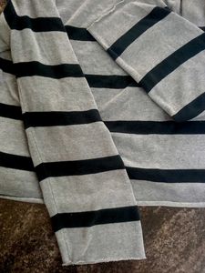 croped Men's Striped V-Neck Sweater