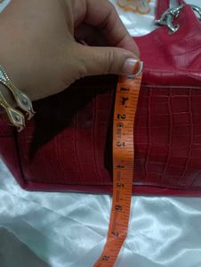 Chic Red Crocodile Textured Handbag