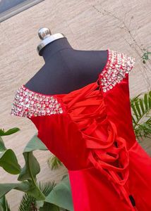 Stunning Red Embellished Gown❤️🎀