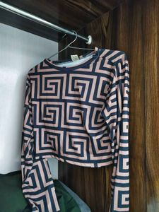 Geometric Print Long Sleeve Crop Top