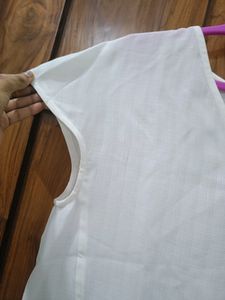 Classy V Neck Mast And Harbour White Top