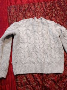 Cable Knit Sweater - Cozy & Stylish