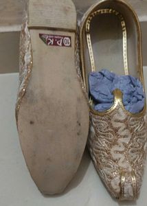 Elegant Gold Embroidered Jutti