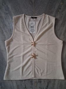 Chic Sleeveless Top with Star Detail