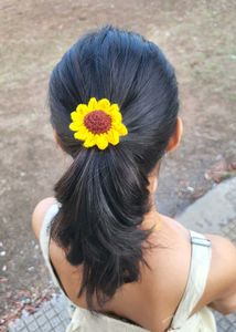 Crocheted Sunflower Hairtie/daisy hai