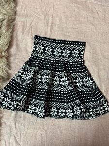 Chic Black & White Snowflake stretchable Skirt