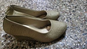 Golden Dhiman Heels Bellies