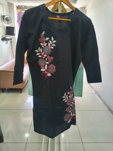 Elegant Black Kurta with Floral Embroidery Cordset