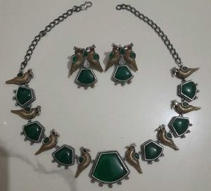 Ethnic Bird & Green Stone Necklace Set