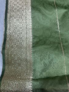 Elegant olive 🫒 Silk Saree with Gold Zari Work