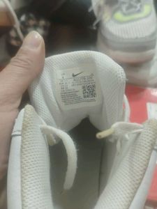 White High-Top Sneakers nike