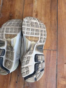 NIKE Vomero Zoom 5 Off White