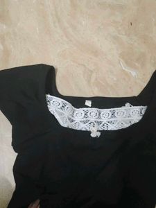 Black vintage lacy top 🤩