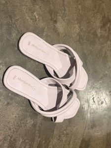 Flats with durable strap