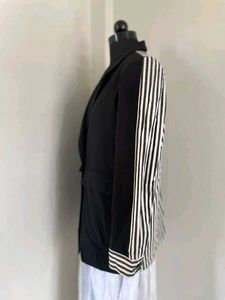 elegant black 🖤 Striped Blazer