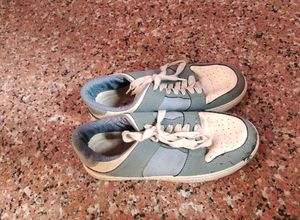 everyday sneakers for women