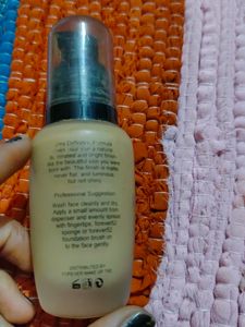 Ultr Definitlon.Liquid. Foundation