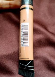PRO.conceal HD Concealer + 2 Essential Makeup Brus